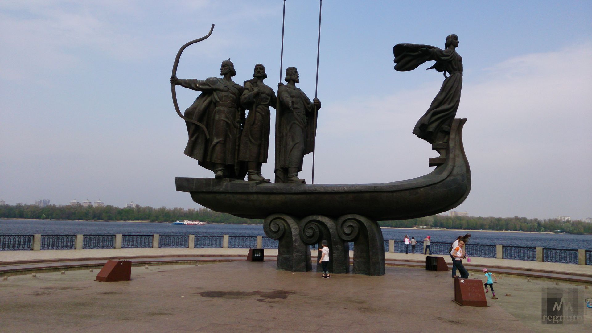 Памятник первооснователям Киева