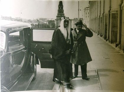 Карим Хакимов сопровождает будущего короля Аравии Фейсала ибн Абдель Азиза ас-Сауда. Москва, 1932