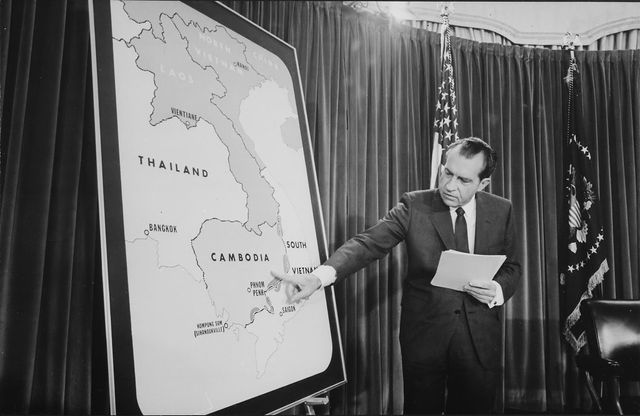 Ричард Никсон на пресс-конференции, посвящённой началу операции в Камбодже. 30 апреля 1970 года