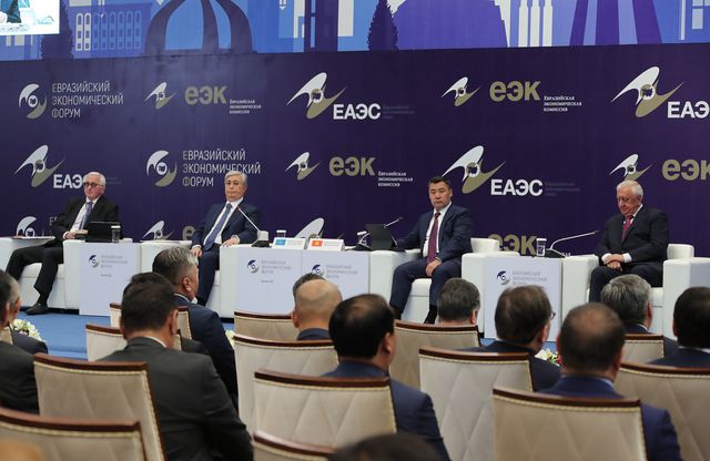 Лидеры стран ЕАЭС обсудили перспективы развития Союза на пленарном заседании Евразийского экономического форума в Бишкеке