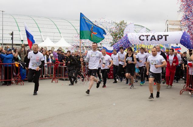 Участники забега «Zа Россию» в Екатеринбурге