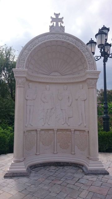 Монумент подданным Николая II в Екатеринбурге.
