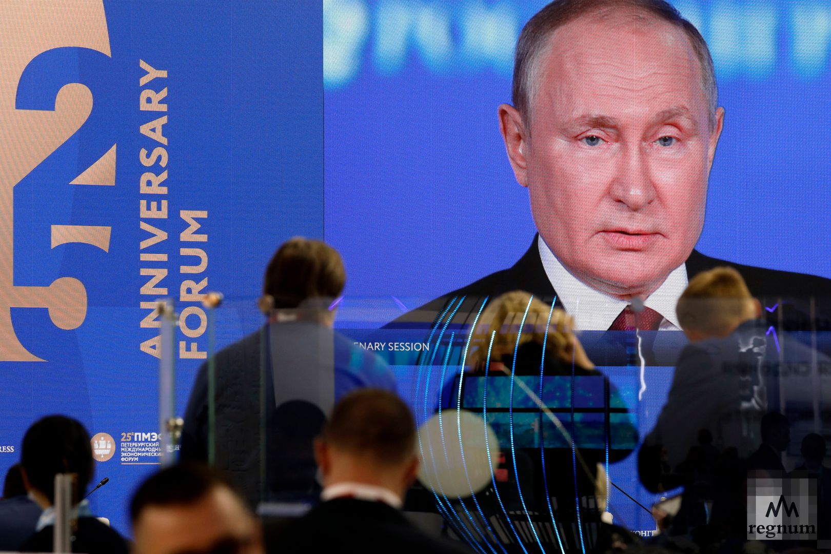 Трансляция выступления президента Российской Федерации Владимира Путина на ПМЭФ 2022
