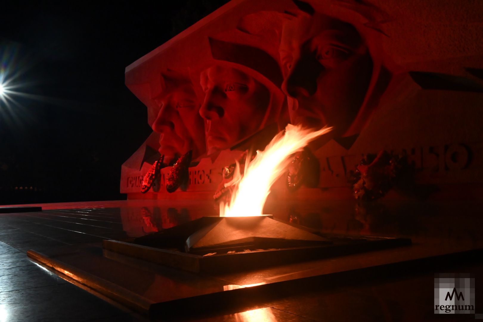 Акция «Огни памяти» у мемориала «Огонь вечной славы» в Ставрополе
