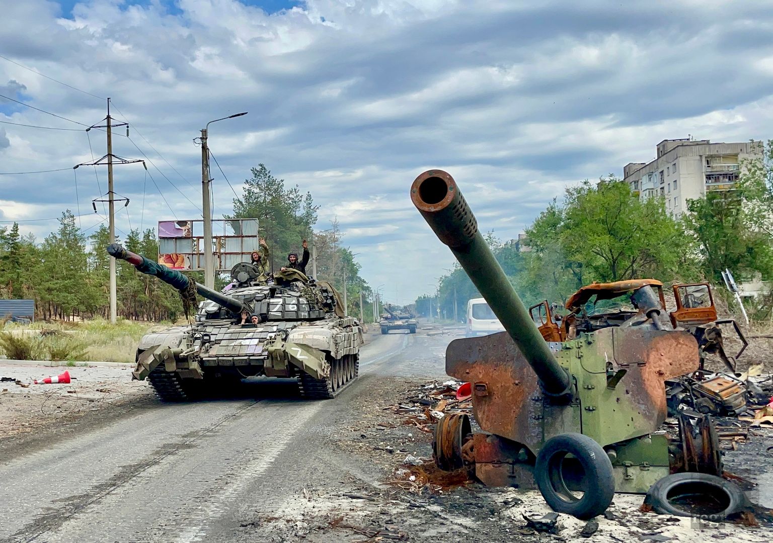 Российские танки на улицах Северодонецка
