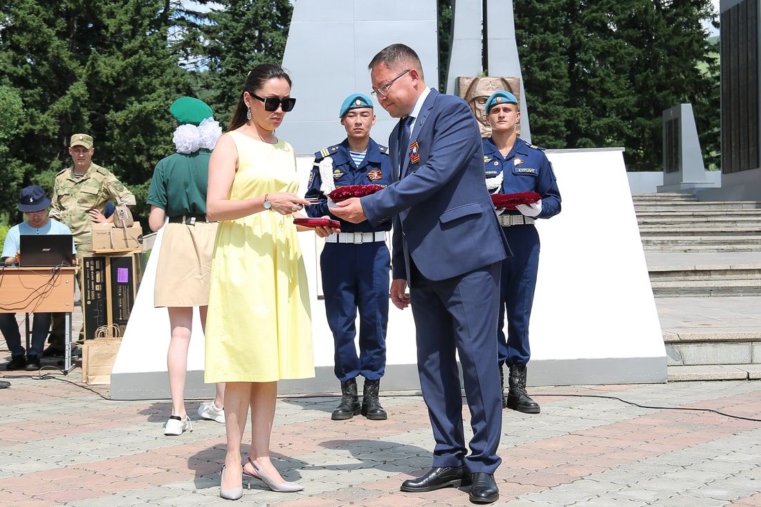 Вручение орденов Мужества родственникам военнослужащих из Республики Алтай