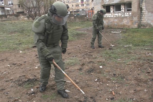 Российские миротворцы осуществляют разминирование в Степанакерте