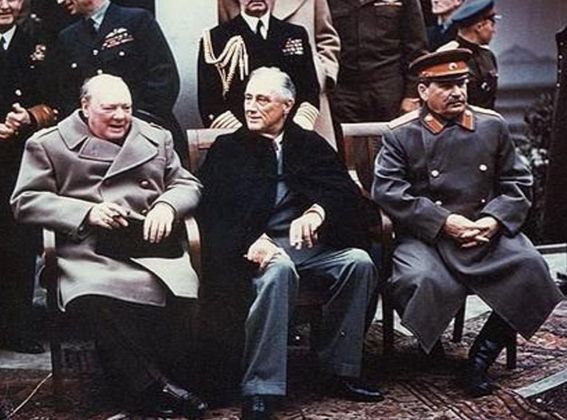 «Большая тройка» на Ялтинской конференции. Уинстон Черчилль, Франклин Рузвельт и Иосиф Сталин. 1945