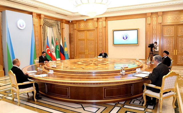 Встреча глав государств — участников шестого Каспийского форума в узком составе