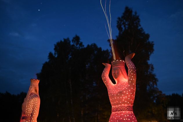 Создание скульптур из глины на фестивале «Солнцестояние», 2020