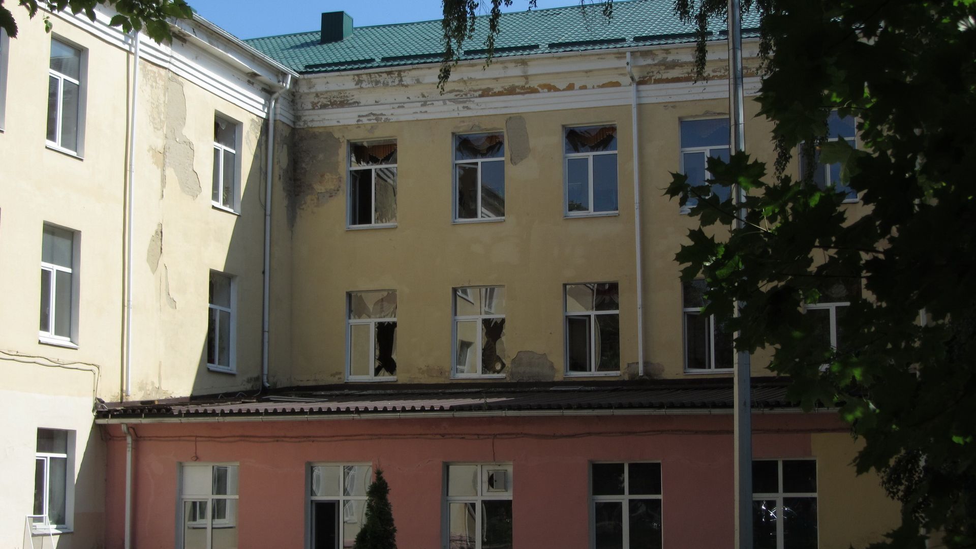 Повреждено здание школы. Белгород, 03.07.2022 г.