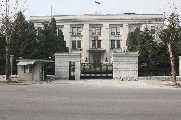 Фасад российского посольства в КНДР. Пхеньян