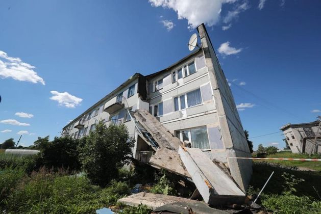 Обрушение балконов в жилом доме в Псковской области