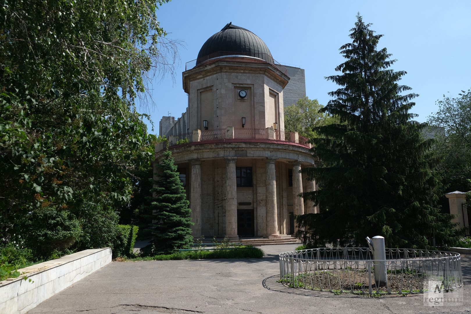 Планетарий волгоград. Волгоградская обсерватория. Планетарий. Обсерватория планетарий. Что такое планетарий для детей.