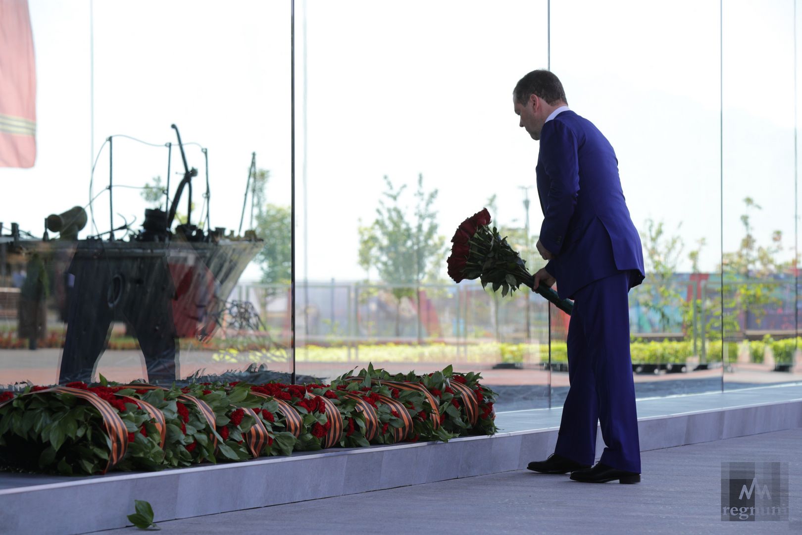 Открыли волгоград. Открытие Медведев бронекатер. Медведев в Волгограде. БК-31 бронекатер Волгоград памятник. Открытие памятника бронекатеру в Волгограде.