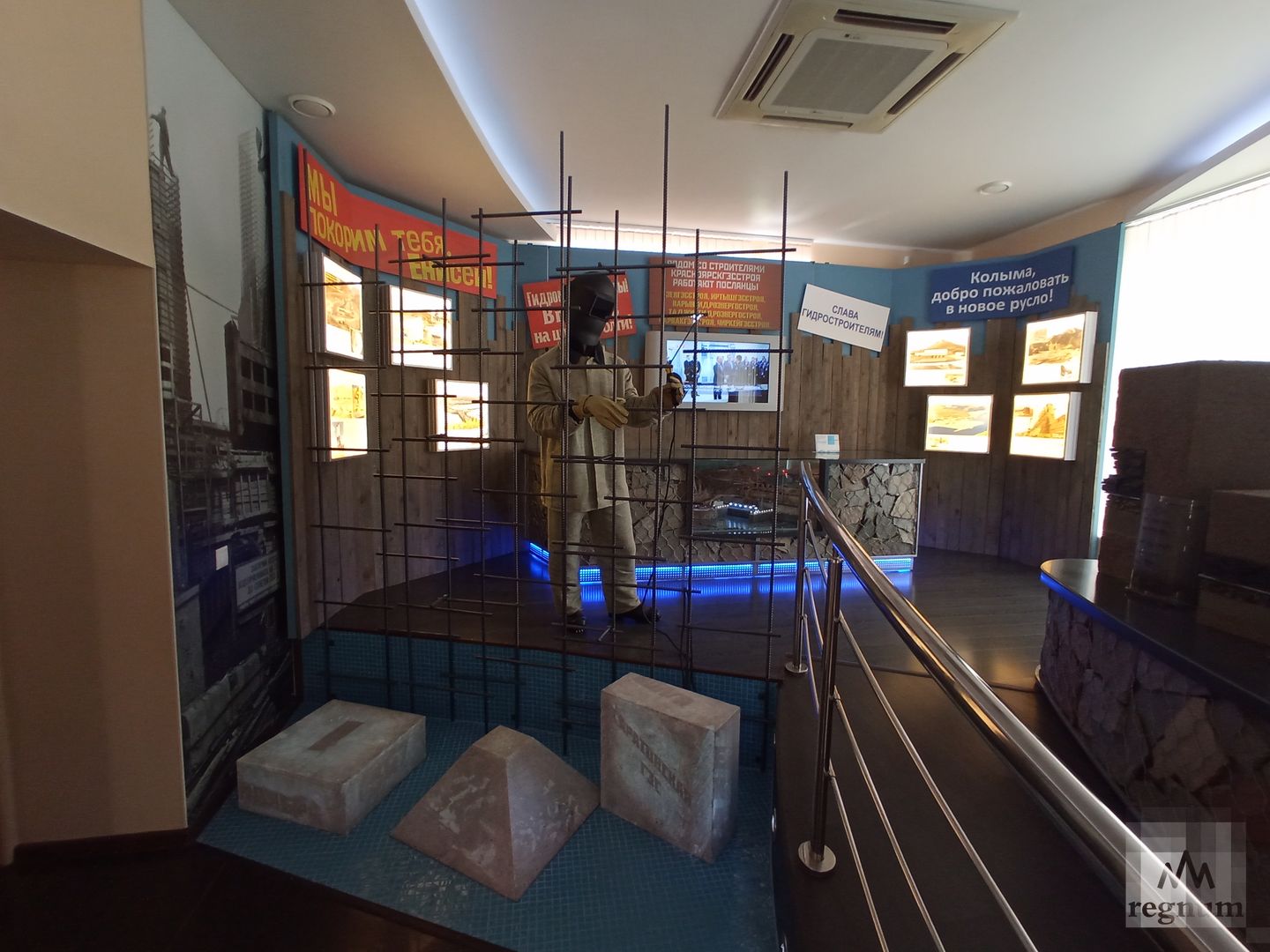 Один из залов угличского музея гидроэнергетики экспонаты посвящены заключенным, которые занимались строительством ГЭС.