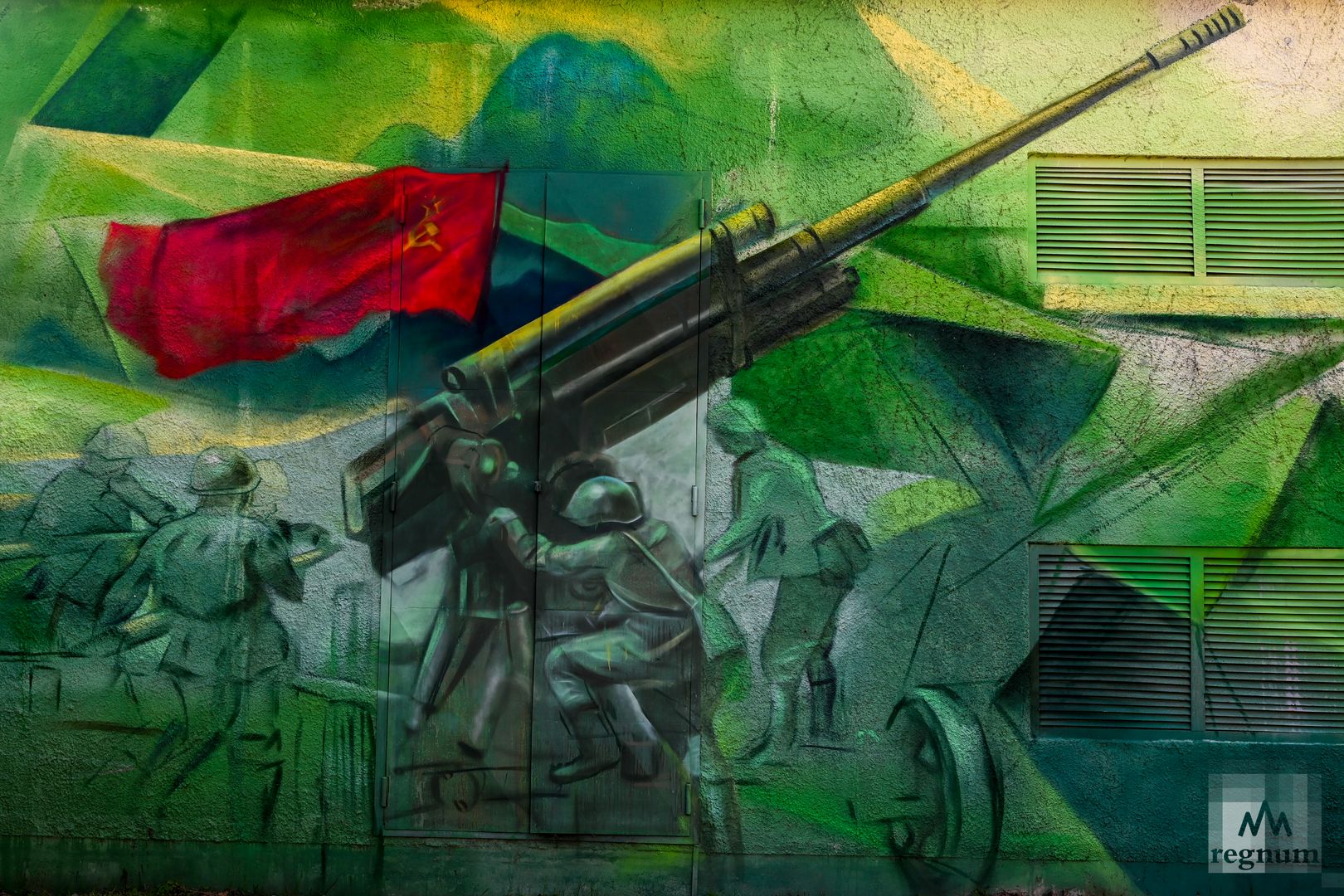 Граффити на здании в селе Агой, Туапсинский район, Краснодарский край