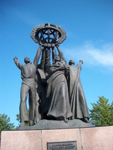 Памятник «Мир во всём мире». Хельсинки