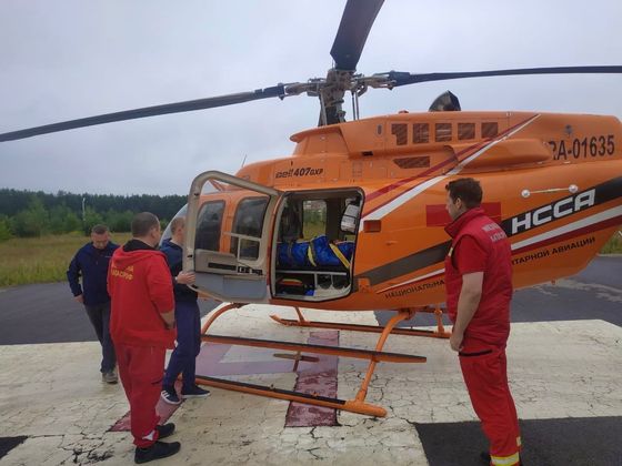 Вертолёт, доставивший пострадавшего ребёнка из Ярославской области в Санкт-Петербург
