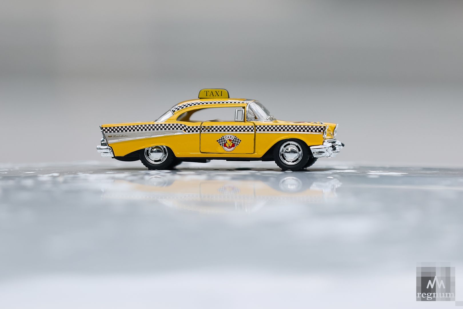 Игрушечное такси