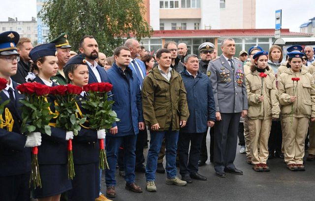 Открытие памятника «Защитникам Донбасса» в Надыме.