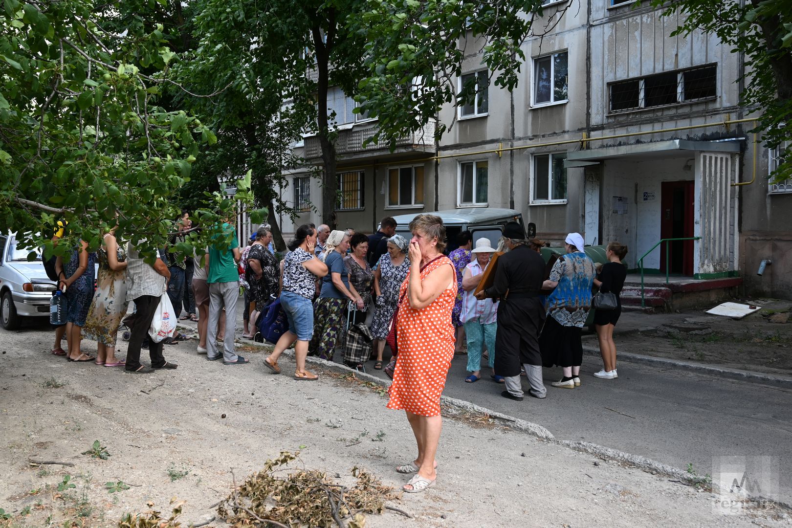 Людям из городов и посёлков в ДНР и ЛНР, пострадавших в ходе военных действий, очень нужна помощь.