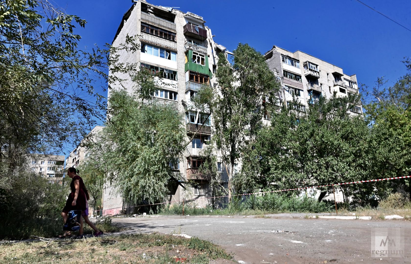 Жильцов дома в Первомайске, пострадавшего от удара снарядов ракеты HIMARS, эвакуировали в безопасное место