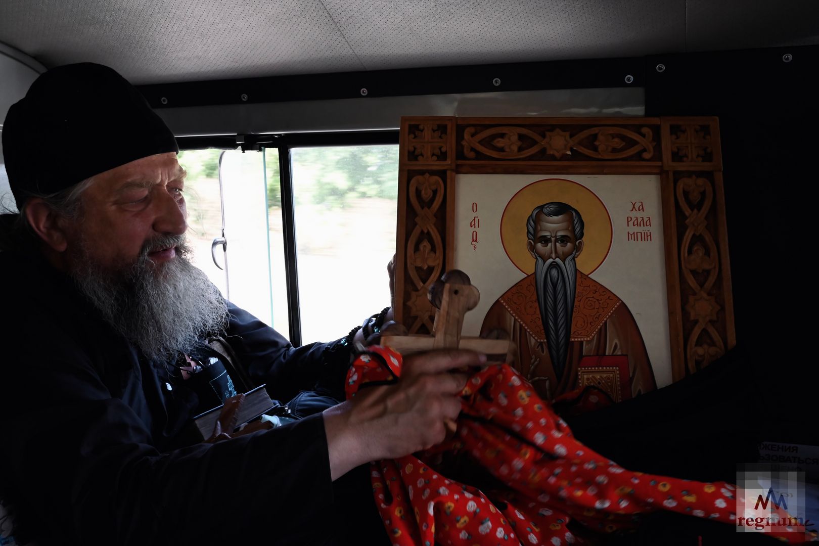 Участник миссии — иерей Андрей. Миссионеры отправились в Донбасс для духовной поддержки всех нуждающихся.