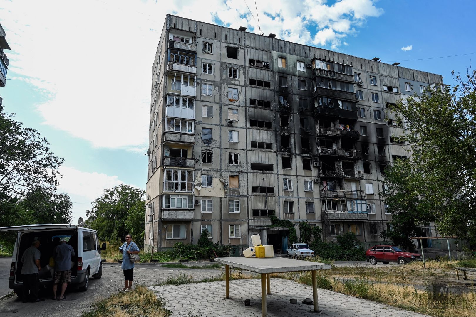 Типичный двор в Мариуполе