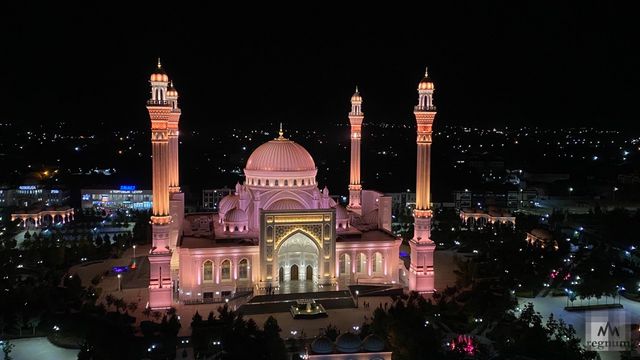 Мечеть Гордость мусульман ночью