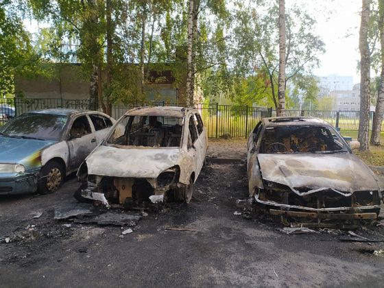 Сгоревшие машины
