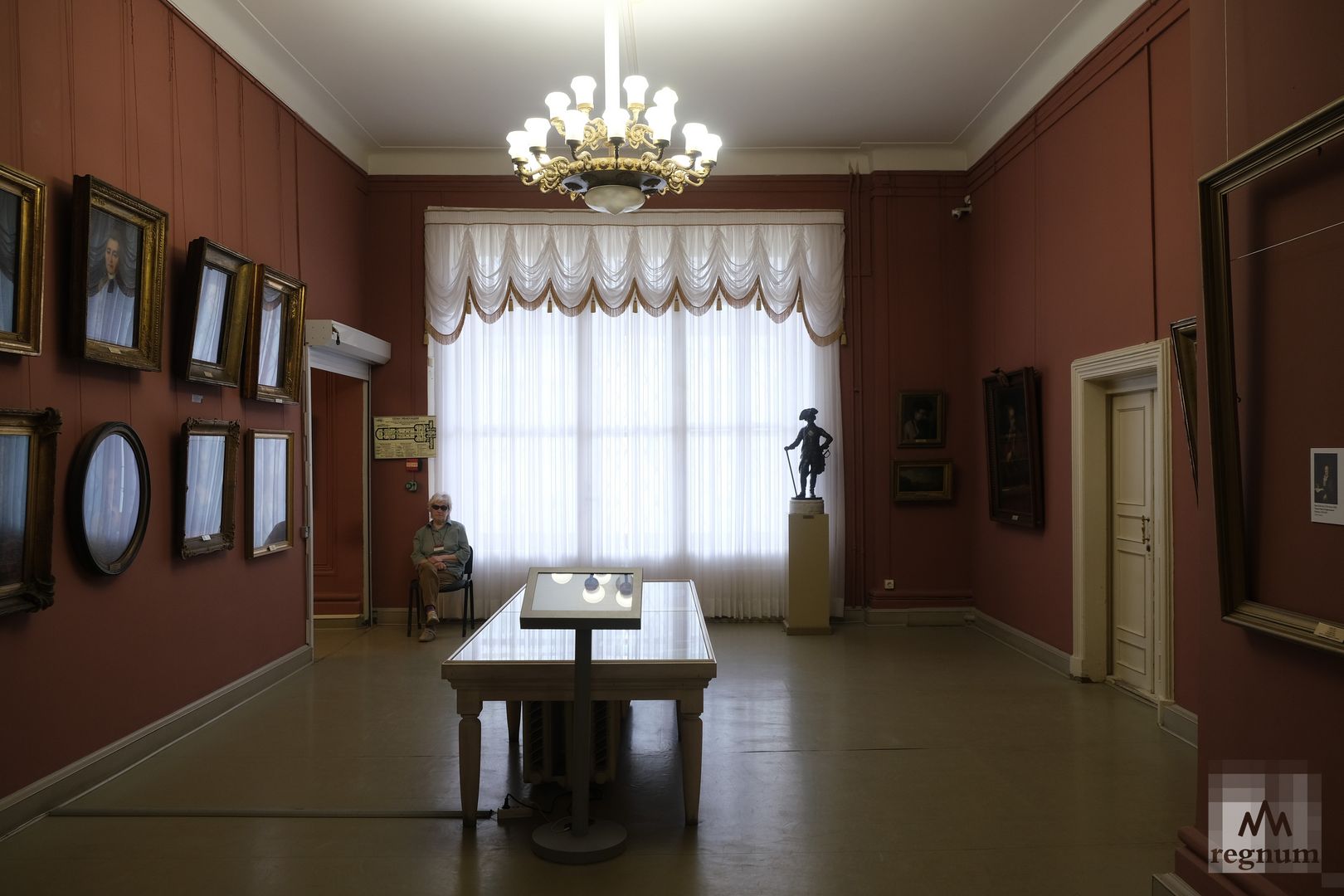 Первый зал Пермской государственной художественной галереи