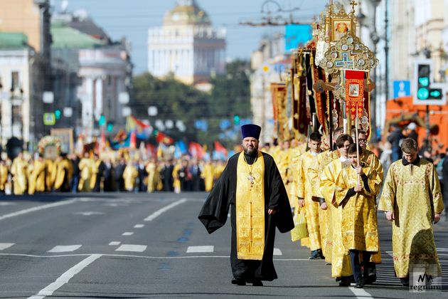 Крестный ход по случаю Дня перенесения мощей святого благоверного князя Александра Невского