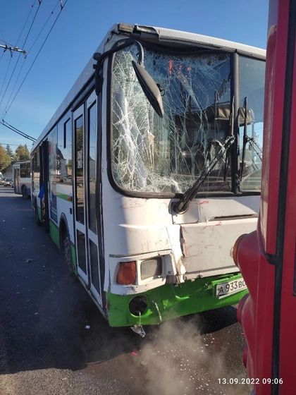 Автобус после столкновения