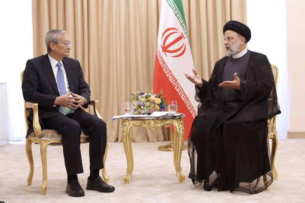 Президент Ирана Ибрахим и генеральный секретарь Шанхайской организации сотрудничества (ШОС) Чжан Мин