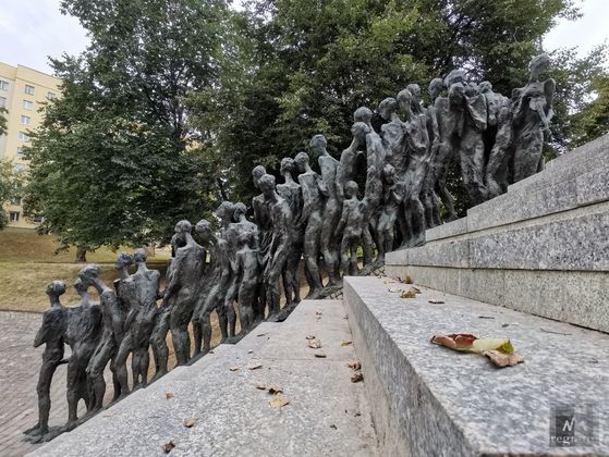 Мемориал «Яма» расположен на улице Мельникайте в Минске