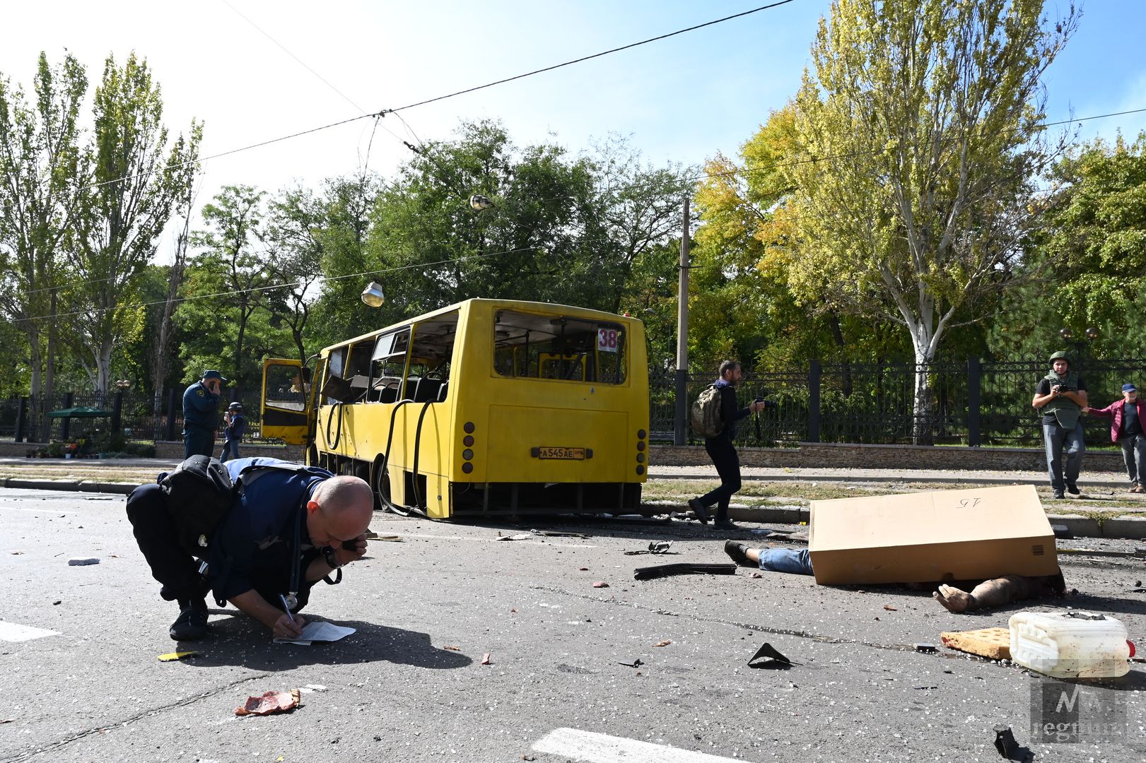 В результате обстрела рынка в Донецке был также уничтожен пассажирский автобус