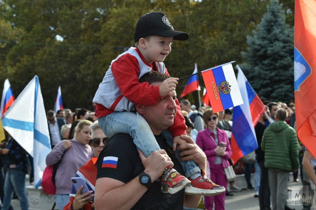 Митинг-концерт в поддержку референдума в Севастополе