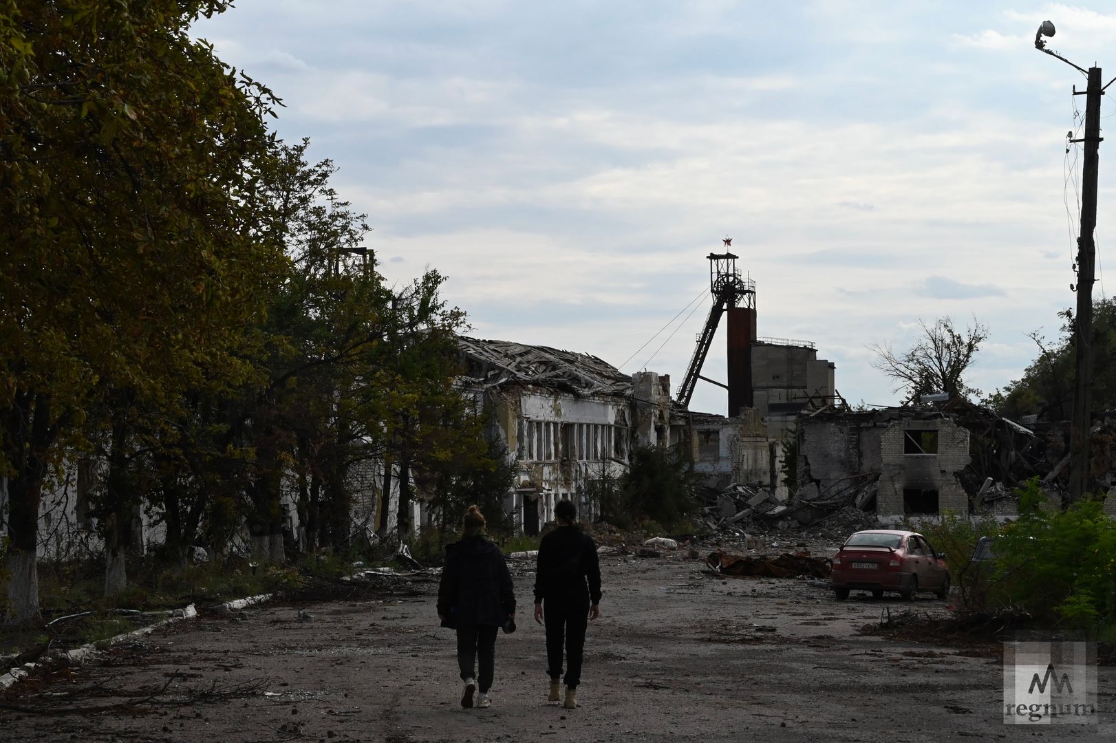 Разрушенные обстрелами корпуса шахты «Тошковская»