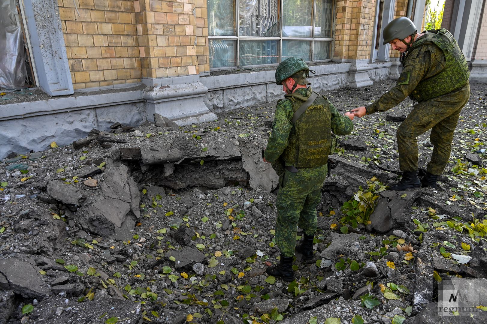Последствия обстрела крытого рынка в центре Донецка