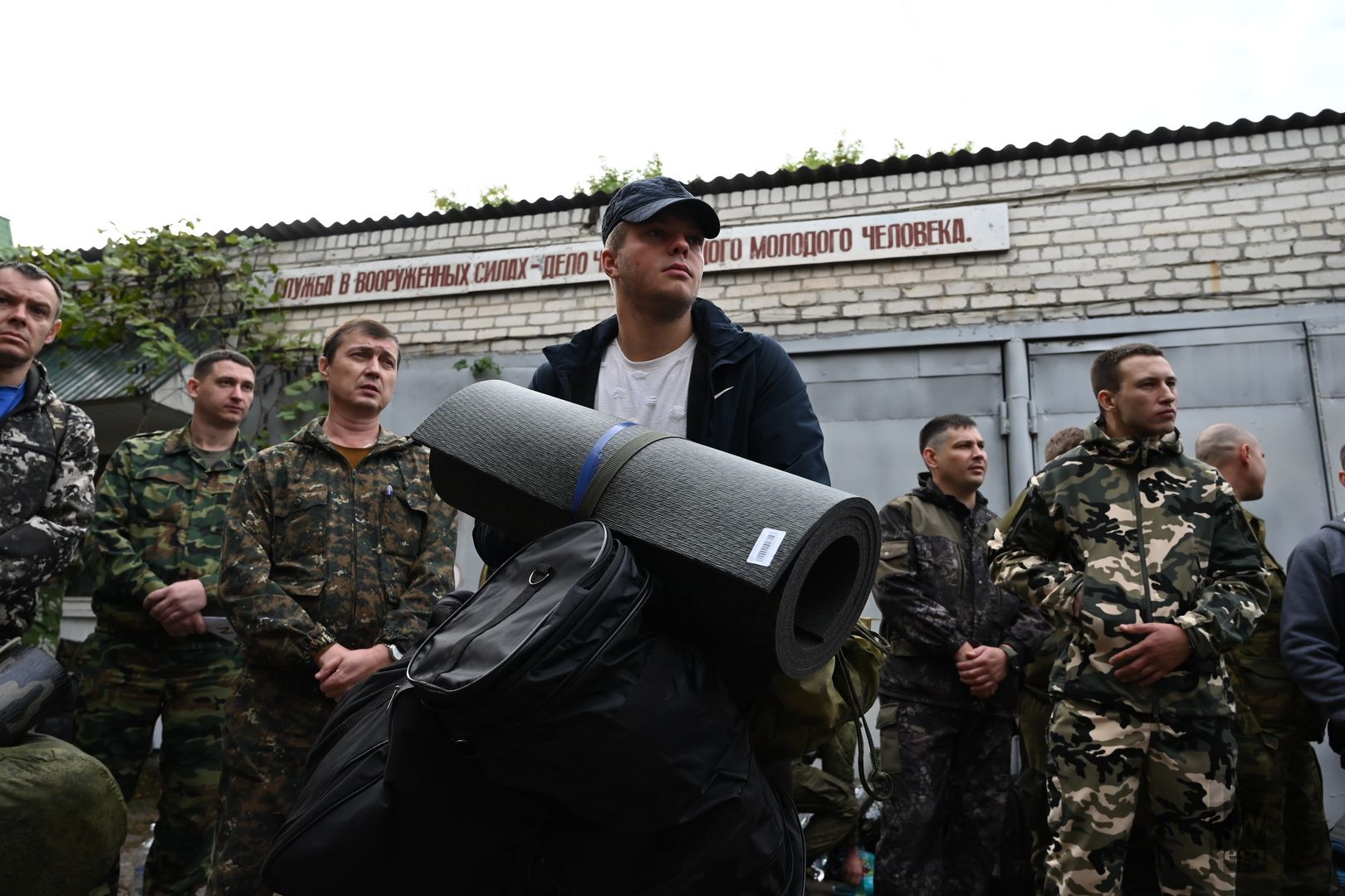 «Мы ждём вас с победой!» – на Ставрополье проводили группу мобилизованных