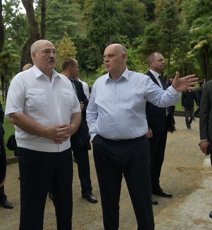 Александр Лукашенко в Абхазии на встрече с абхазским лидером Асланом Бжанией. presidentofabkhazia