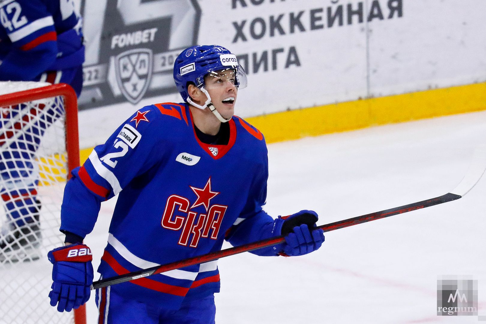 Игрок команды СКА Эмиль Галимов радуется забитой шайбе