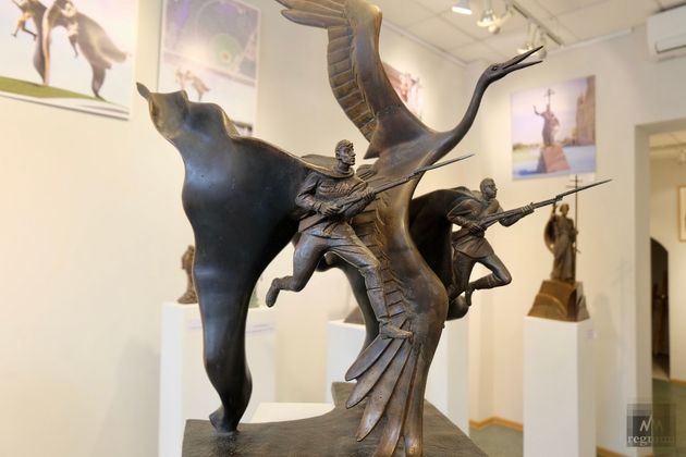 Скульптура «Превратились в белых журавлей». 2005
