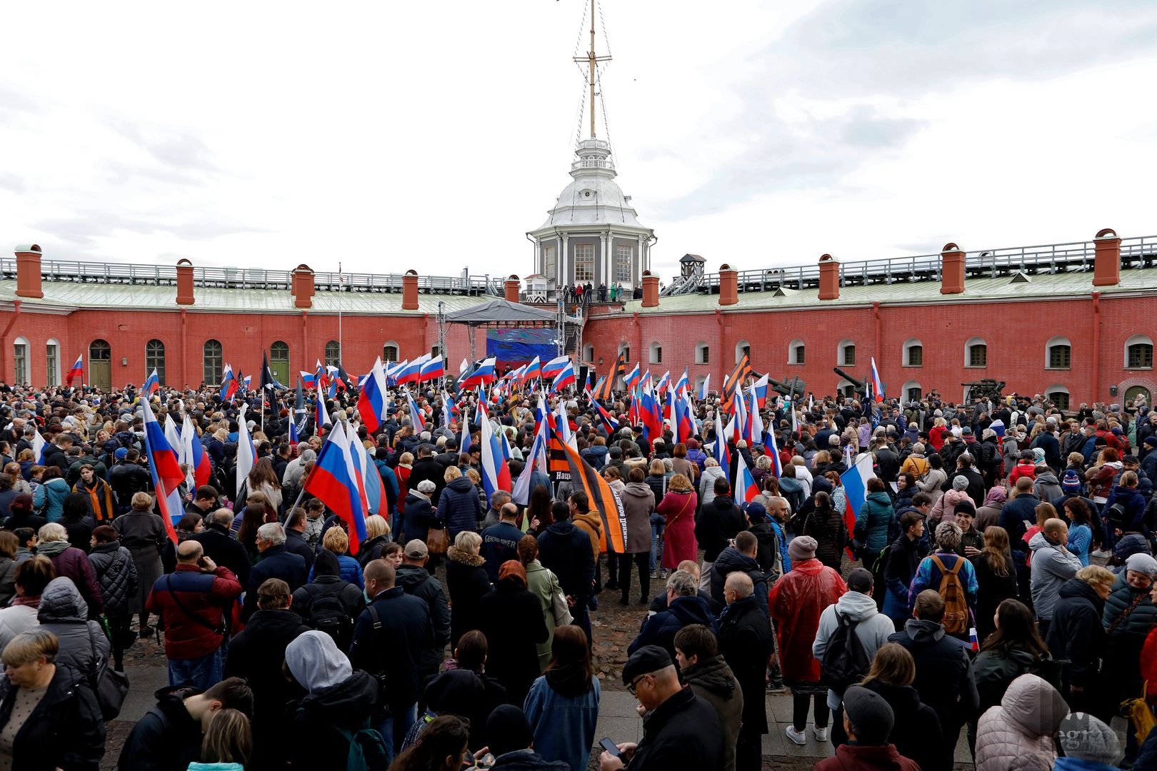 Митинг-концерт «Мы вместе!» в честь воссоединения России с освобожденными регионами