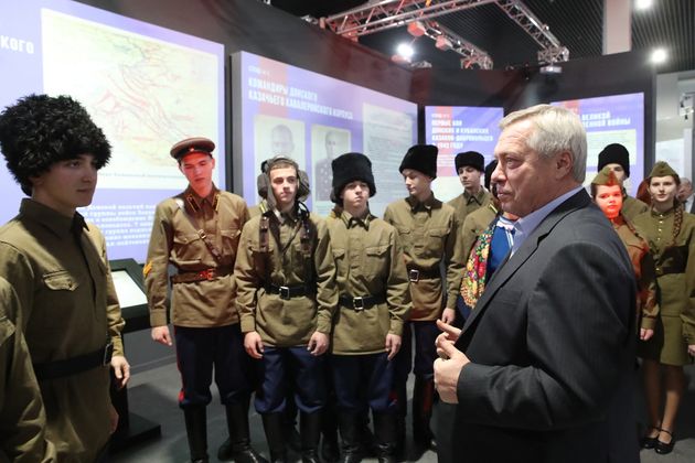Губернатор Ростовской области Василий Голубев выступил на уроке мужества перед воспитанниками казачьих корпусов