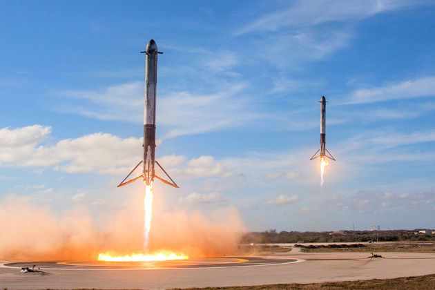 Приземление ускорителей ракеты Falcon Heavy