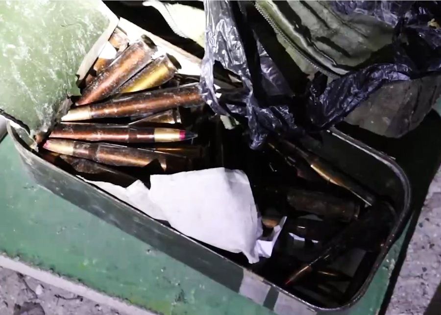 Правоохранители нашли в ЛНР тайник с зарубежным оружием для украинских диверсантов