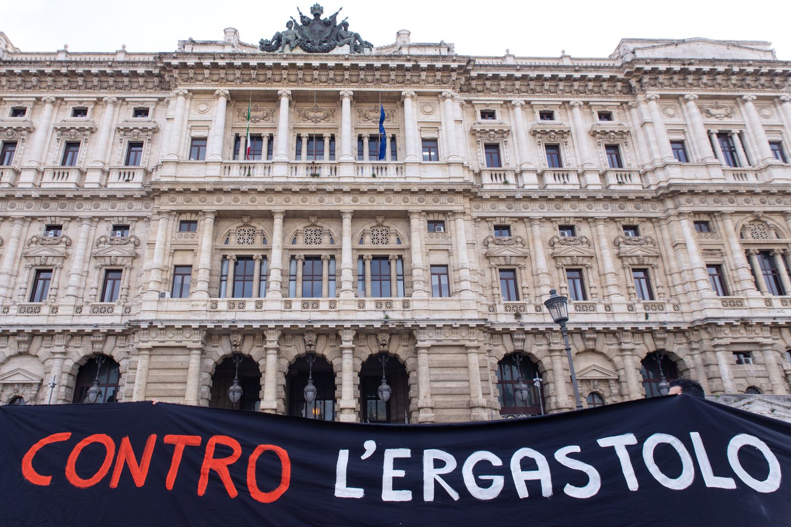 Спецслужбы Италии заявили о возможности совершения анархистами терактов