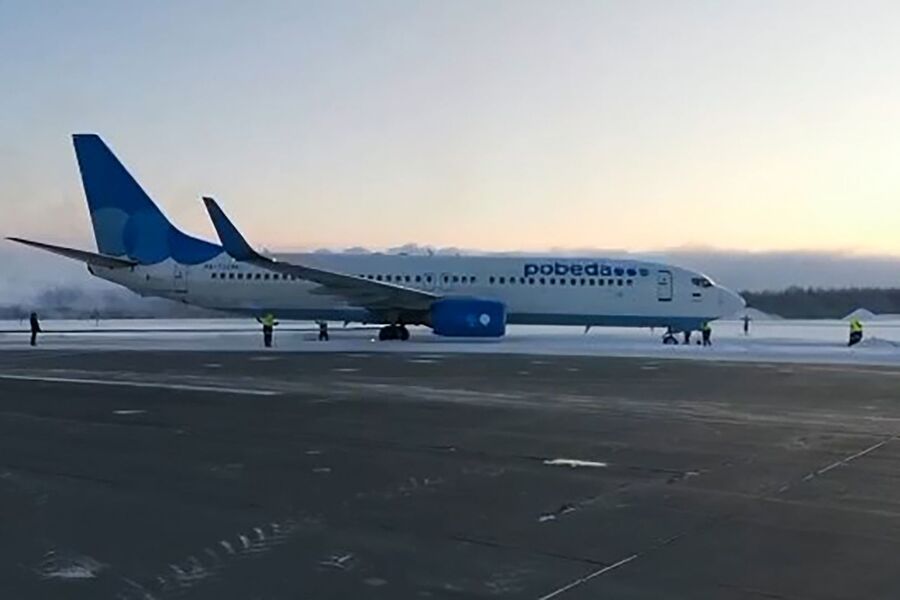 В Сети появилась запись переговоров с самолётом, увязшим в снегу в Перми